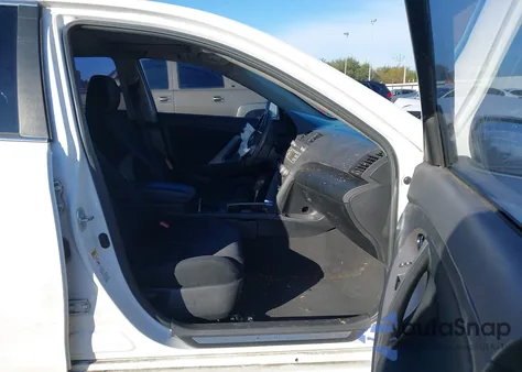 2010 Toyota Camry Se z USA, uszkodzony, nr VIN 4T1BF3EK1AU513170